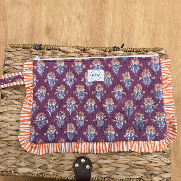 Quilted Ruffle pouch 01