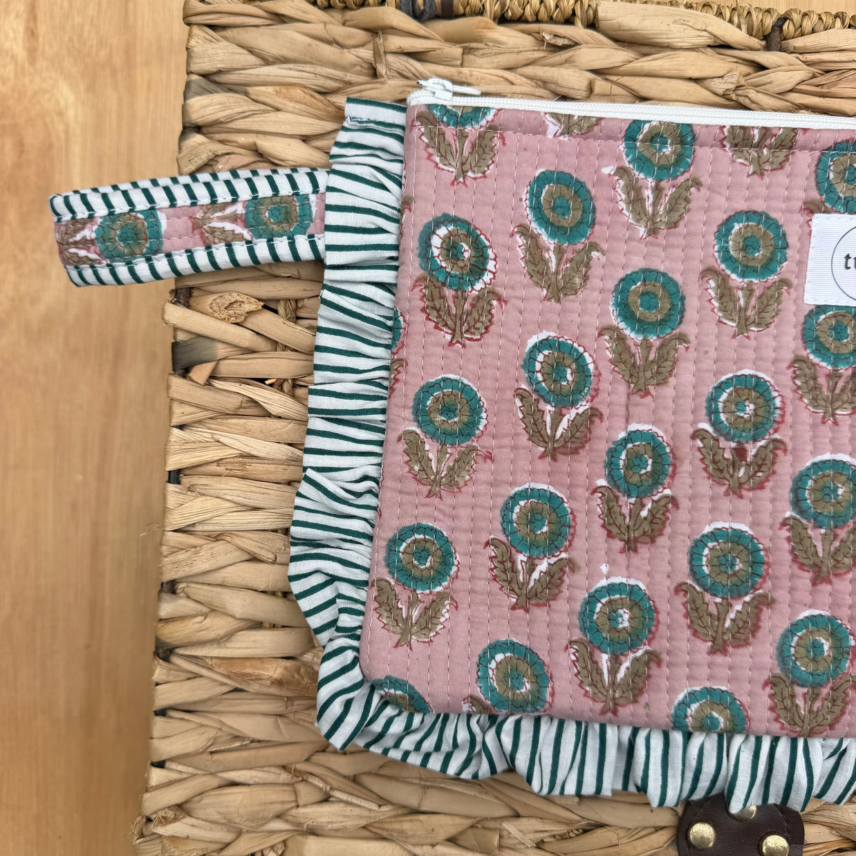Quilted Ruffle pouch 03