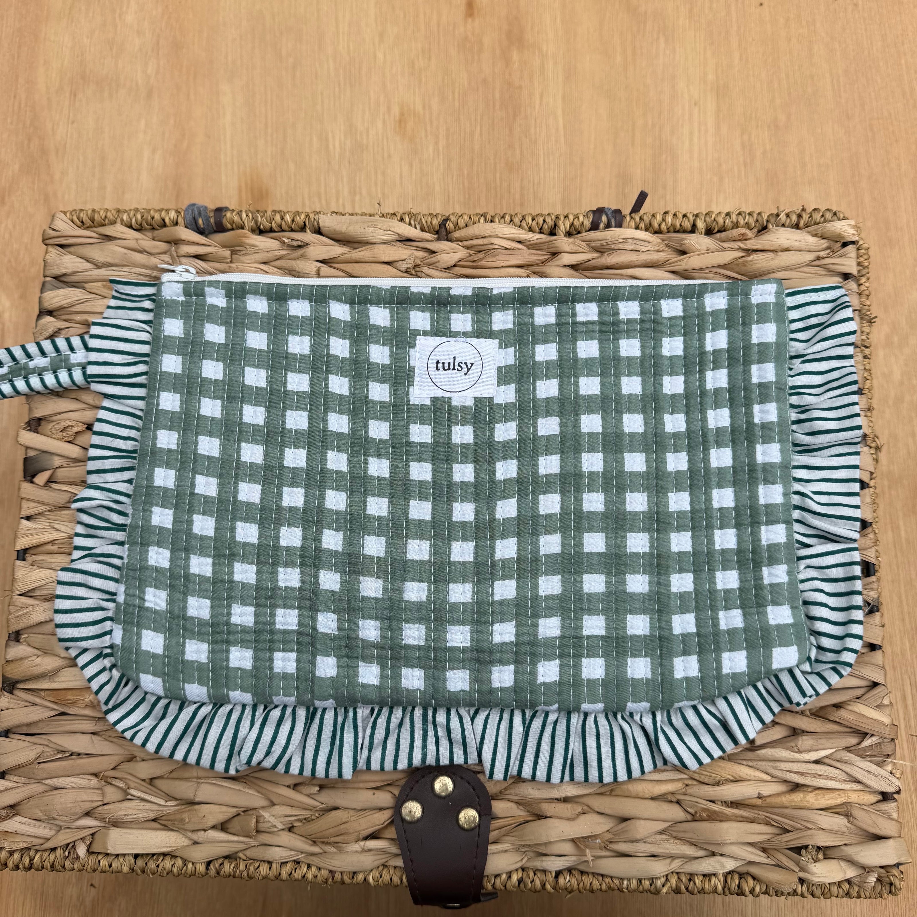 Quilted Ruffle pouch 15