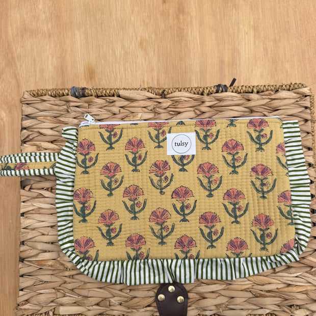 Quilted Ruffle pouch 04
