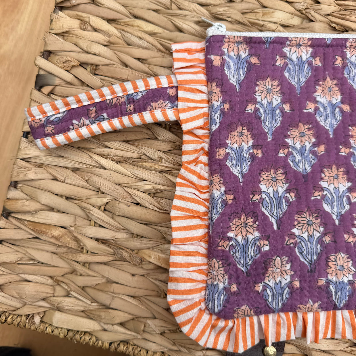 Quilted Ruffle pouch 01