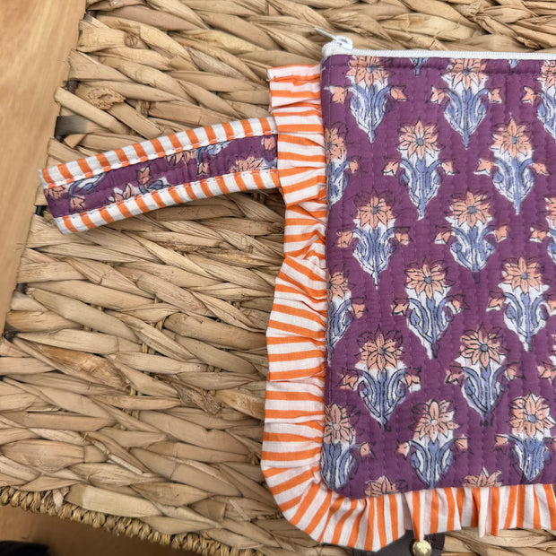 Quilted Ruffle pouch 01