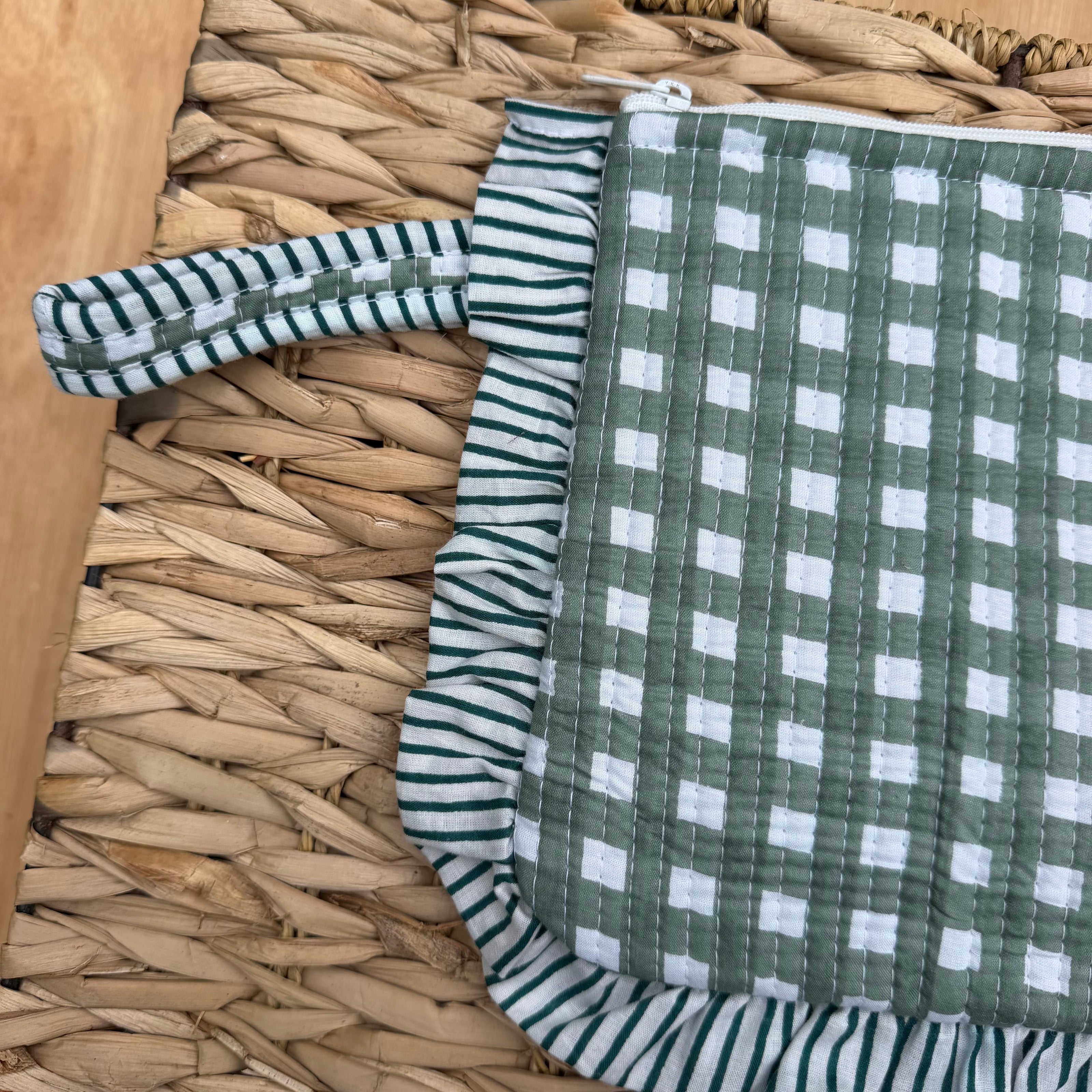 Quilted Ruffle pouch 15