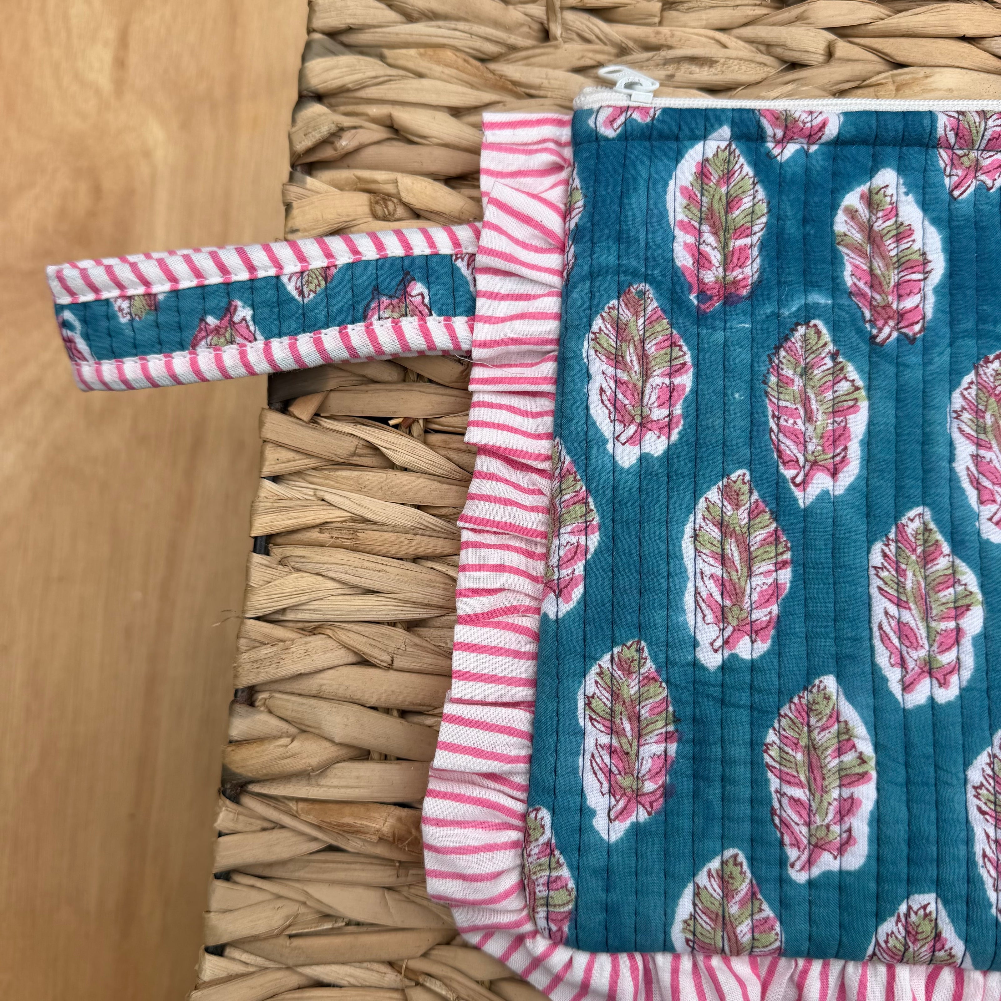 Quilted Ruffle pouch 07