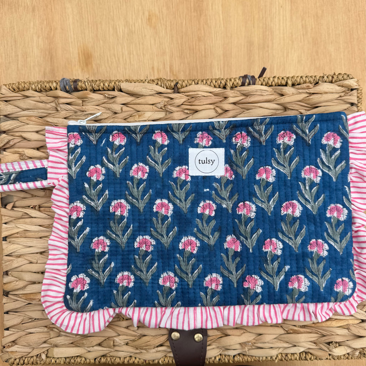 Quilted Ruffle pouch 09