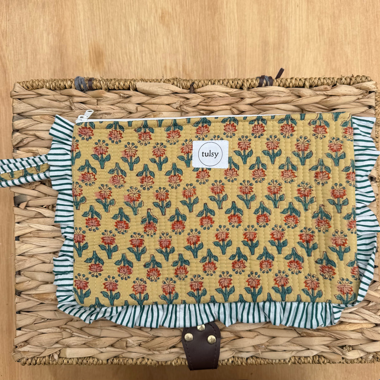 Quilted Ruffle pouch 05