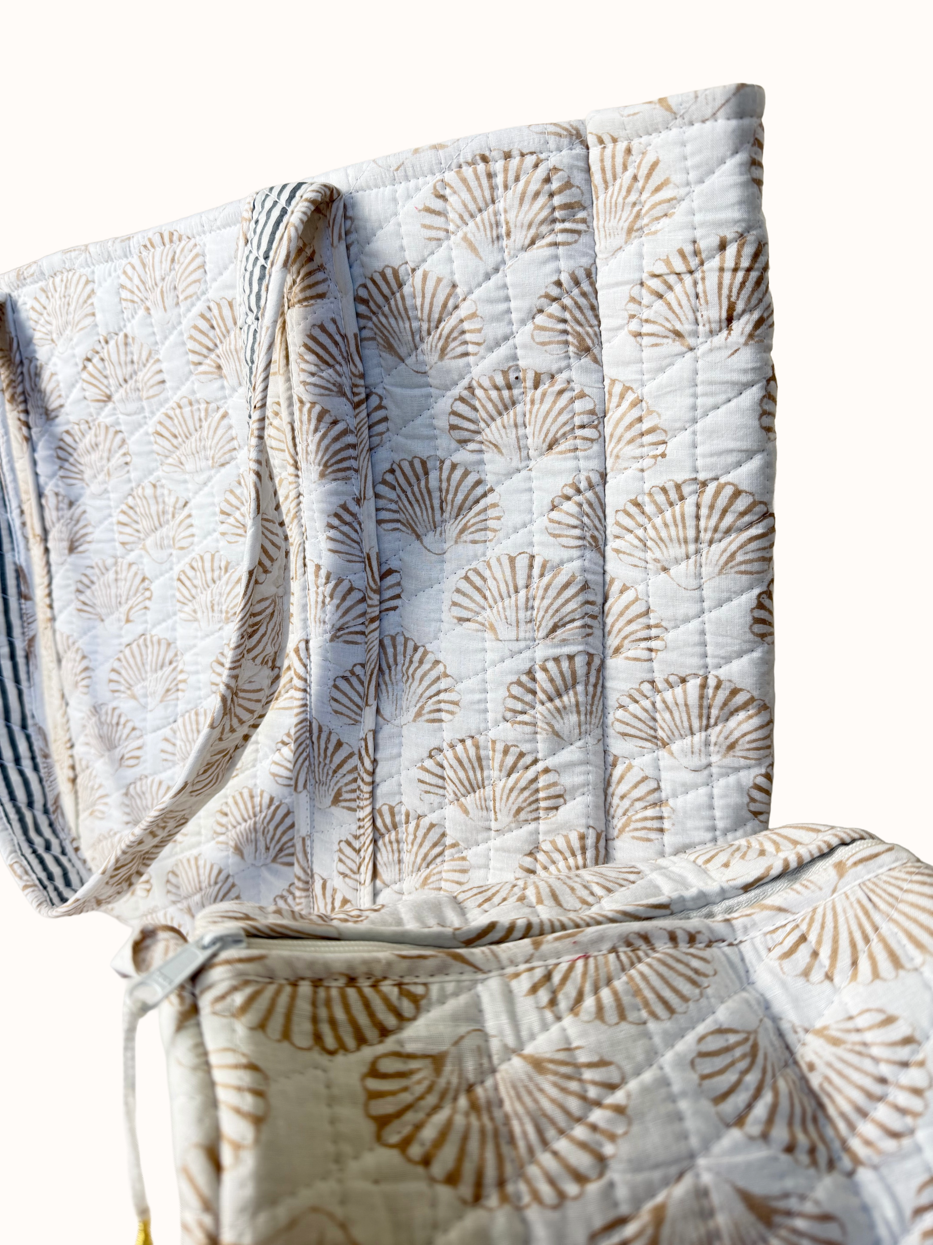 Shell Print Reversible Bag Set
